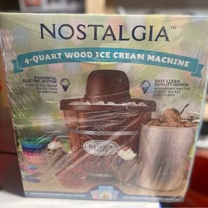 Nostalgia 4-Qrt Wood Ice Cream Machine